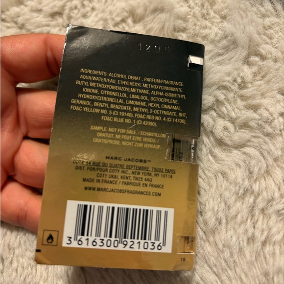 New Daisy Marc Jacobs Daisy Eau So Intense Perfume sample set - Picture 3 of 4